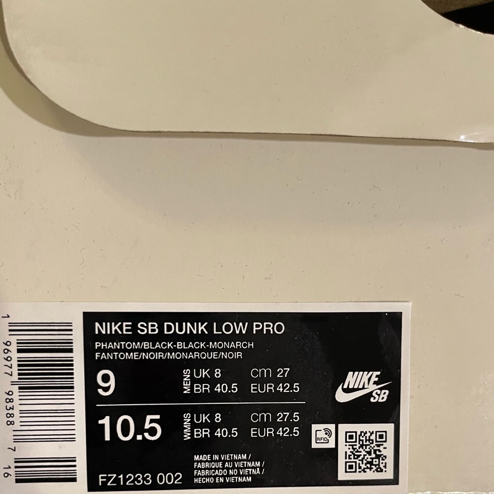 Nike Kids' Speckled Black and White Sneakers with Blue Laces - Picture 2 of 7